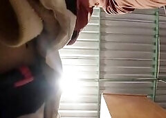 fetiches calientes!! estudiante se sube a una silla para que su padrastro la toque