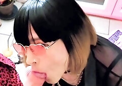 The boss gives blowjobs for a Christmas bonus, sexy cocksucker Vanessa Bitchx