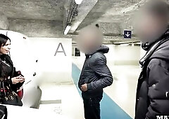 ¡Puta colombiana follada duro en un estacionamiento por rayar el auto de mi'migo!