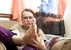 Applying Lotion to My Large Obese Feet