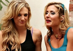 Smalltit lesbo licked and fingerbanged by babe