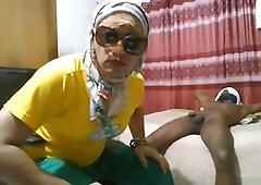 Unexperienced, hijabi crossdresser