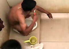 Ngintip orang ngocok sambil mandi