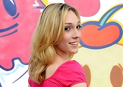 Blonde beauty Lily LaBeau swallows the load of her horny boyfriend