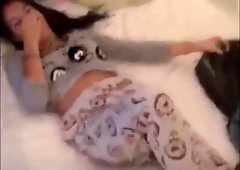 Ma Puny Beurette Se Doigte Pour me Chauffer