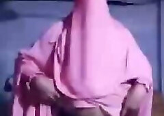 Bangladeshi CD Teasing in Pinkish Borkha!!
