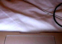 Belge de 24a secoue sa frite pour obtenir de la sauce-mayo