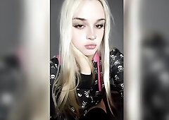 A golden-haired trans woman showed what that babe has in her pants