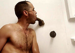 Tries To Get A Dildo Up His Ass With Cam Crest