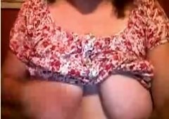 Perverted mature webcam lady exposes her really huge saggy knockers