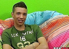 Twink uses a dildo on his ass while jerking off