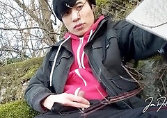 Gay twink Jon Arteen has an outdoor winter wank with a huge cumshot