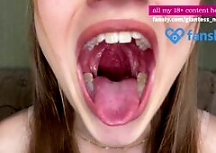 vore giantess | I swallow gummy bears for dinner