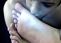 Feet and ass playing for thirsty twink