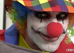 Big Boobs Hot Brunette Quinn Wilde Has Her Dream Of Deepthroating and A Hardcore Fuck With A Clown Come True - Brunette