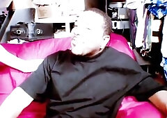 Small Zoe Voss Takes on Shorty Mac's Huge Defiance