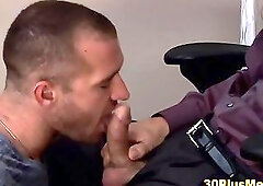 Bear hunk sucks dick