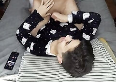 She gives me a handjob on her pajamas and swallows the prize!