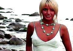 18yo Golden-haired Marleny S Masturbates Her Lovely Snatch At the Beach!