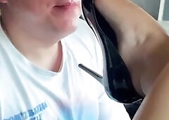 Young Goddess high heels sucking