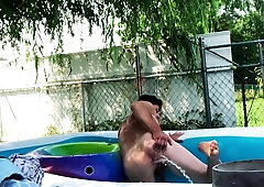 ASS-FUCK SPURTING IN THE SWIMMING POOL
