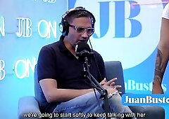 ¡La lalin girl aceitada con HERMOSAS TETAS Kataleya Ross se sube a la máquina vibradora hasta correrse!