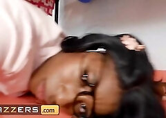 Brazzers - Nicole Kitt Has A Magnificence Gap In Her Couch & Van Wylde Uses It To Suck Her Moist Vagina