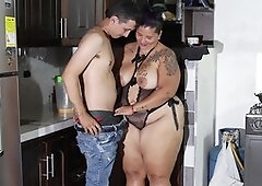 Latina amateur has her cumshot in the kitchen