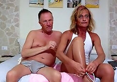 Steamy live session with Gigi and David, the playful shemale and cis man couple