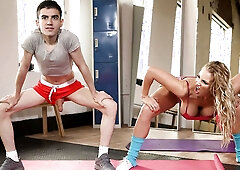 Jordi Polla has a sizzlingly sexy MILF Rebecca More as a Fitness Partner