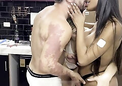 The pair Luar invited Babi Antonella to a intimate Recent Year's Eve party.