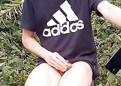 Masturbar-se-la-fora, sport-boy, twink-wanking