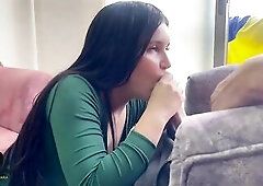 Mi hermanastra aprende a cabecear con mi dura polla