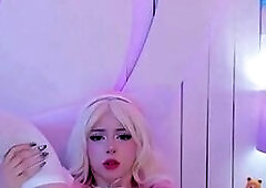 Sexy Babe Fucking Her Pink Pussy