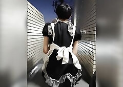 [Outdoor Exposure] Maid's Embarrassing Butt [Crossdressing Momiji]