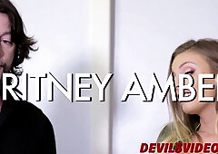 Experienced mature guy butt fucks bushy beauty in bed