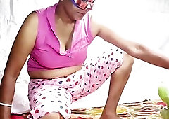 In the absence of spouse, instead of rod, I managed with banana, full xxx porn HD MMS