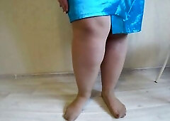 That Babe wears nylon tights, high heels and crushes a banana with her high heels.