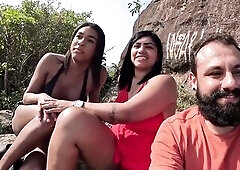 In the hottest Fode Cast clip, the hot Trans Baianinha came to the beach for wild outdoor sex with Casal Mattos! Raw banging on the sand, in the sea a