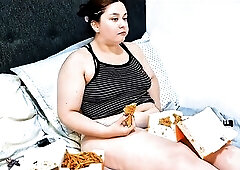 See curvy PAWG Nicole devour a huge load of crispy fried chicken str8 from the box during the time that lounging on the couch. This plump girl sinks h