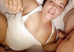 mother I'd like to fuck Gordita le follan su gordo coño en misionero y tiene un gran orgasmo muy caliente