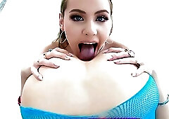 Naomi eats anastascia's booty