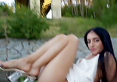 Skinny Russian Bus Stop Pickup - Ara Mix, Martin Gun