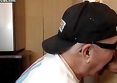 Gloryhole DILF takes fresh load in his eager mouth after BJ