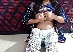 Lonely babe with big nipples explores herself with her fingers