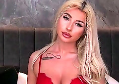 Busty MILF cam babe in lingerie pussy masturbation