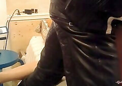 - il  adore la bite de se motard .