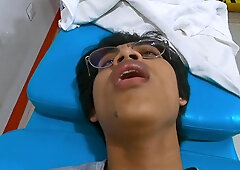 Young AMAZONICO opens up her gams to pummel him