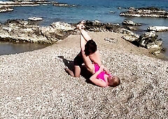 2 sweethearts who don't know how to lose — met on the same sand. Scissors. Armbars. Holds. Victory positions. Neither was ready to give in. One