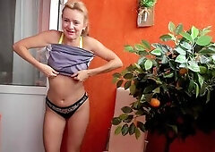 Anal plug in the ass on broadcast on Bongacams